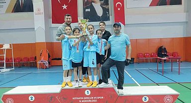 Hisarcık Şehitler Ortaokulu'nun badminton başarısı