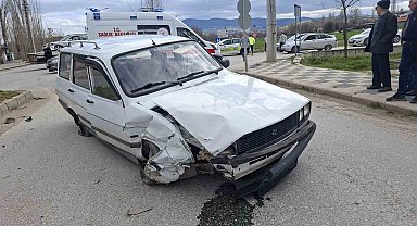 Hisarcık'ta iki otomobil çarpıştı: 2 yaralı