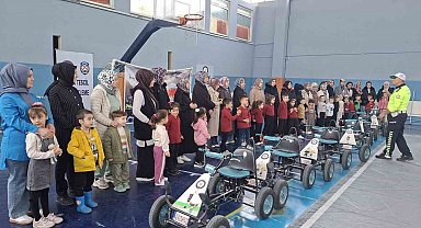 Hisarcık'ta öğrencilere uygulamalı ve teorik trafik eğitimi