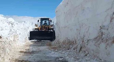 Hizan'da çığ ve kar engeli