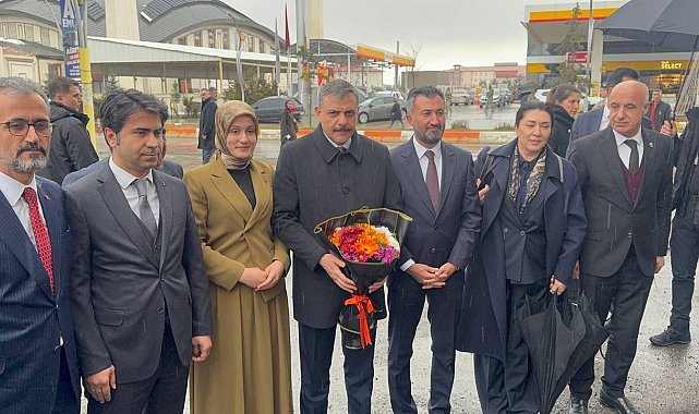 İçişleri Bakanı Çiftçi, AK Parti Ağrı İl Başkanlığını ziyaret etti