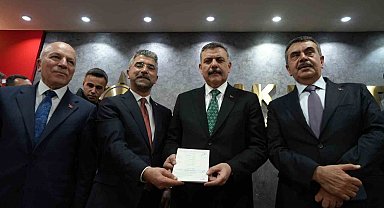 İçişleri Bakanı Çiftçi, AK Parti üyelik giriş beyannamesini imzaladı