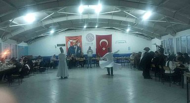 İftar sonrası öğrencilerden semazen gösterisi ve Ramazan manileri