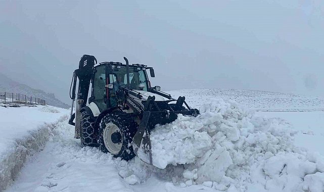 Iğdır'da karla mücadele seferberliği: Kapanan köy yolları yeniden açıldı