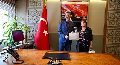 İHA muhabiri hem işini yaptı hem de en çok kitap okuyarak ödüllendirildi