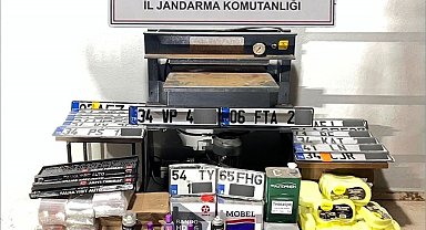 İkametlerini sahte plaka atölyesine çeviren 3 şahıs gözaltına alındı