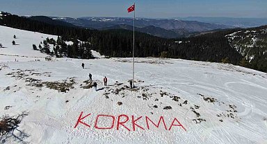 Ilgaz Dağı'nın zirvesinde anlamlı anma: İstiklal Marşı'nın ilk kelimesi kara nakşedildi