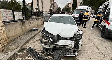 İnegöl'de otomobiller çarpıştı: 5 yaralı