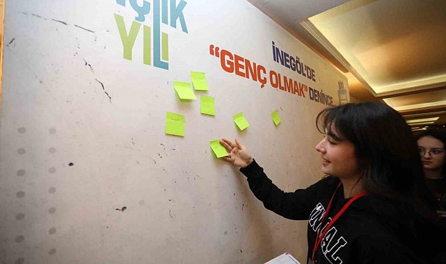 İnegöl'de söz gençlerin: 100'ü aşkın öğrenci geleceğin şehrini konuştu