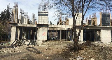 İnşaat işçisi yüksekten düşerek ağır yaralandı