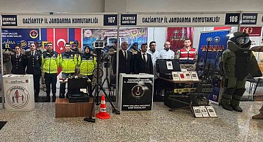 İpekyolu Bölgesel Kariyer Fuarı'nda jandarma standına yoğun ilgi