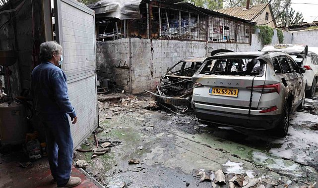 İran Devrim Muhafızları Ordusu, ABD ve İsrail'e ait üs ve askeri merkezlerin hedef alındığını açıkladı