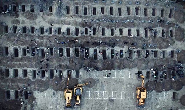 İran Dışişleri Bakanı Arakçi ilkokula düzenlenen saldırıda ölen çocuklar için kazılan mezarları paylaştı