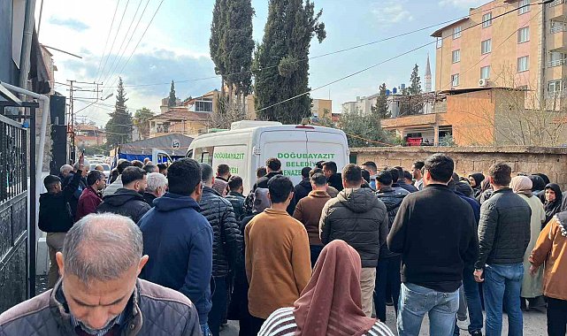 İran'da hayatını kaybeden tır şoförünün cenazesi baba ocağına getirildi