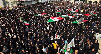 İran'daki okul saldırısında ölenler için cenaze töreni