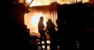 İşçi lojmanları alevlere teslim oldu