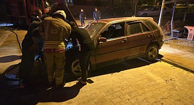 İskenderun'da otomobiL yangını