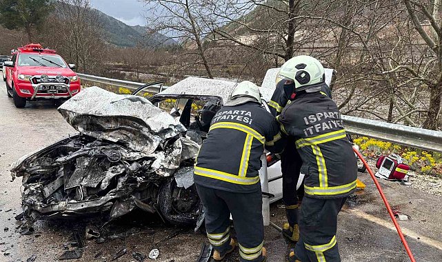 Isparta-Antalya kara yolunda feci kaza: 2 ölü, 4 yaralı