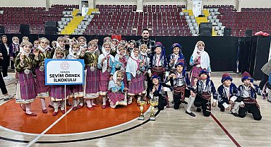 Isparta'da halk oyunları miniklerin şampiyonu Sevim Örnek İlkokulu