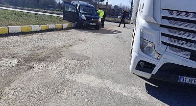 Isparta'da tır ile otomobil çarpıştı: 2 yaralı