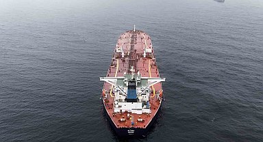 İstanbul Boğazı'na yaklaşırken vurulan tanker havadan görüntülendi