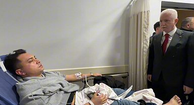 İstanbul Valisi Davut Gül, yaralı polis memurlarını ziyaret etti