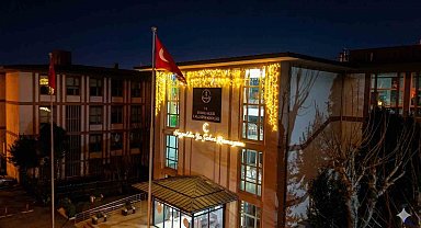 İstanbul'da bu yıl okulların sadece içi değil, dışı da Ramazan'la aydınlandı