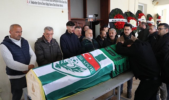 İstanbul'da silahlı saldırıda ölen genç futbolcu son yolculuğuna uğurlandı