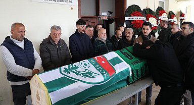 İstanbul'da silahlı saldırıda ölen genç futbolcu son yolculuğuna uğurlandı