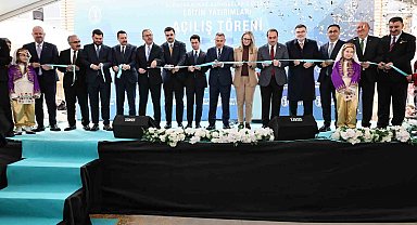 İzmir'de 1 milyar lirayı aşan yatırımla 20 yeni okul eğitime açıldı