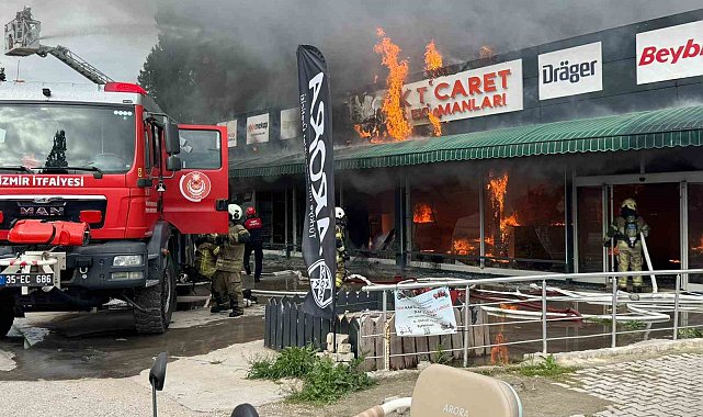 İzmir'de iş güvenliği ekipmanları satan iş yerinde yangın