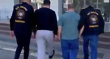 İzmir'de kesinleşmiş hapis cezası bulunan 2 firari yakalandı