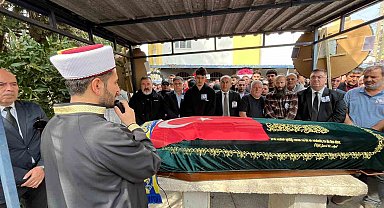 İzmir'de öldürülen taksi şoförü son yolculuğuna uğurlandı