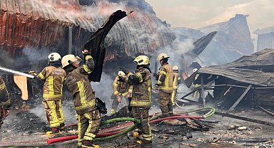 İzmir'de sanayi sitesindeki yangın kontrol altına alındı