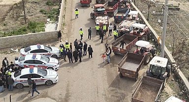 Jandarma 85 traktör sürücüsüne eğitim vererek reflektör dağıttı