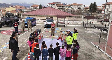 Jandarmadan öğrencilere trafik eğitimi