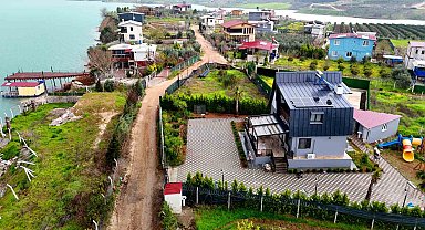 Kaçak yapı gerekçesiyle yıkım kararı verilen göl kenarındaki mahallede protesto