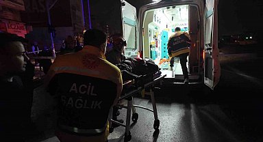 Kadıköy Rıhtım'da taksi takla attı: 2 yaralı