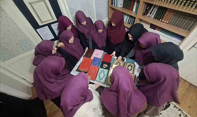Kadın kursiyerlerden Afrika'ya Kur'an-ı Kerim hediyesi