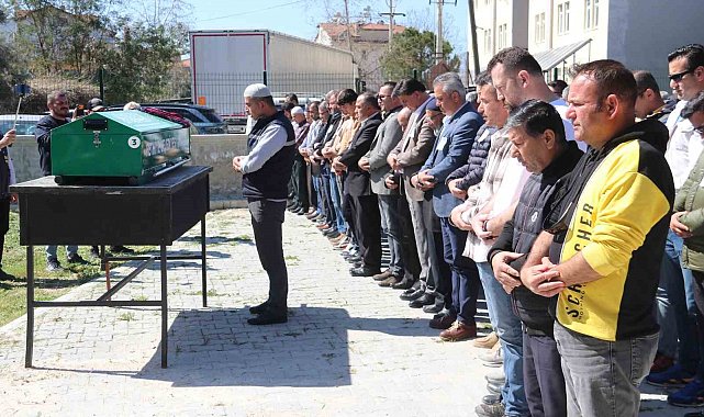 Kadınlar Günü'nde kocası tarafından katledilen kadın toprağa verildi