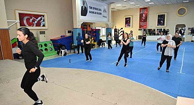 Kadınlar zumba ile hem spor yapıyor hem sosyalleşiyor