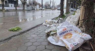 Kaldırımları çöplük gibi kullanıyorlar
