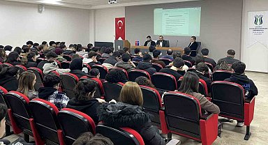 Kamu ve sektör temsilcileri tecrübelerini öğrencilerle paylaştı