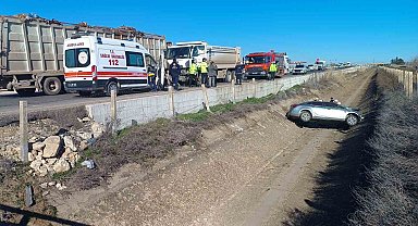 Kamyonla çarpışan otomobilin sürücüsü hayatını kaybetti