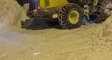 Kar kalınlığı iş makinesinin boyunu geçti