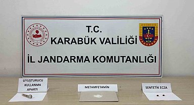 Karabük'te jandarmadan kaçakçılık ve uyuşturucu operasyonu: Silah, uyuşturucu ve kaçak telefon ele geçirildi