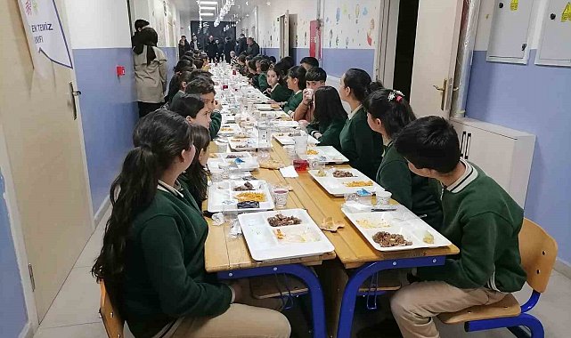 Karaçoban'da okulda "Maarifin kalbinde ramazan" temalı iftar programı