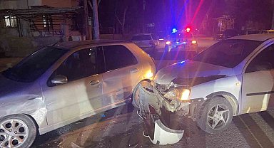 Karaman'da iki otomobilin çarpışması kameraya yansıdı: 1 yaralı