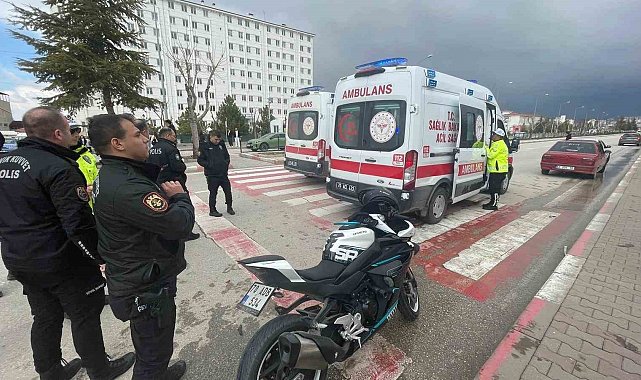 Karaman'da motosiklet otomobile çarptı: 1 yaralı