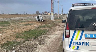 Karaman'da otomobil devrildi: Araçtaki 5 kişi kazayı burnu bile kanamadan atlattı